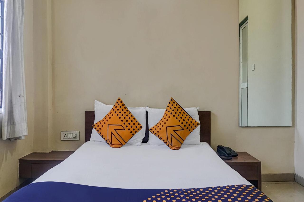 Oyo Flagship 75444 Hotel Kinara Lodging & Boarding Mangvadi エクステリア 写真