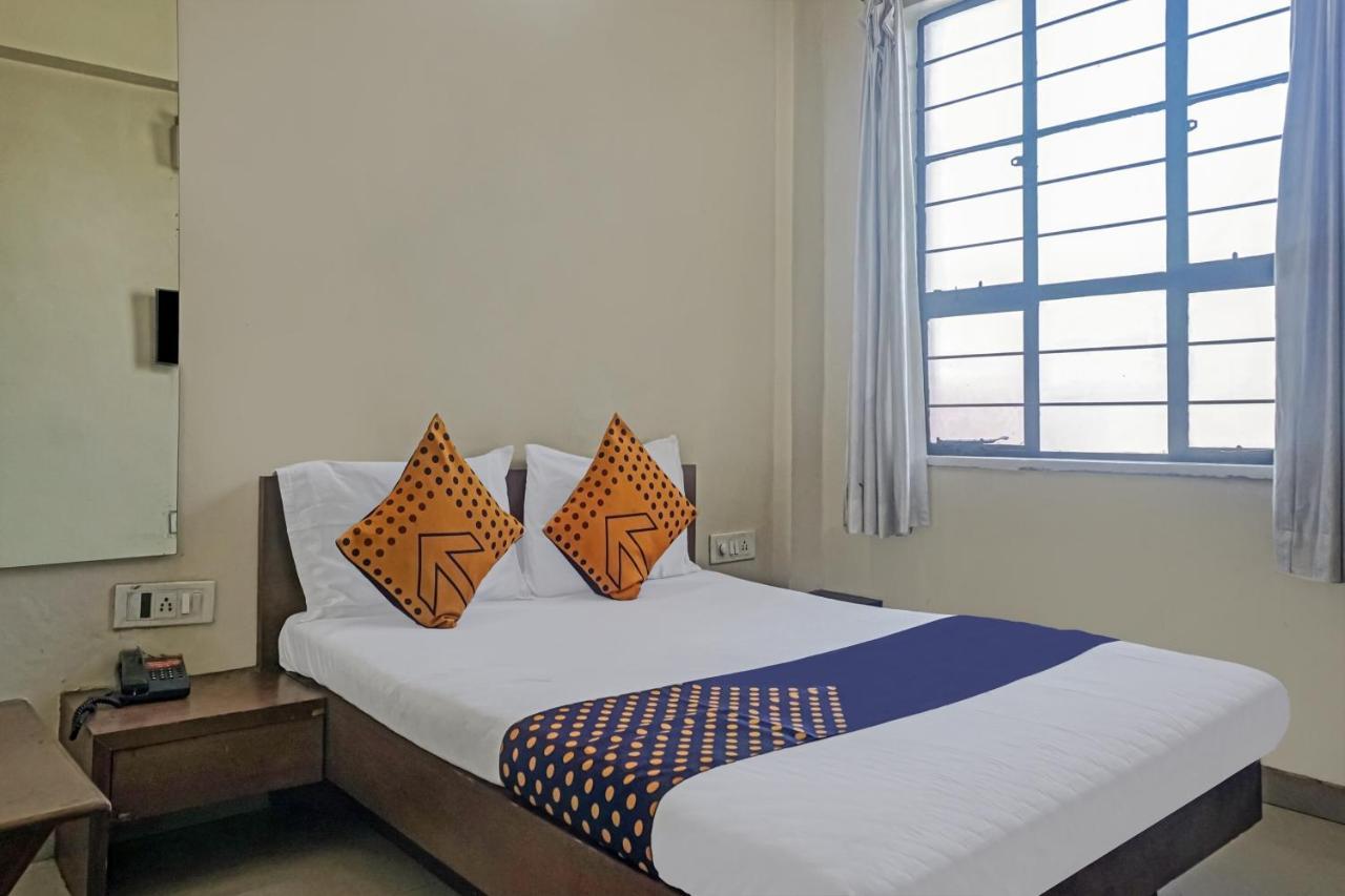 Oyo Flagship 75444 Hotel Kinara Lodging & Boarding Mangvadi エクステリア 写真