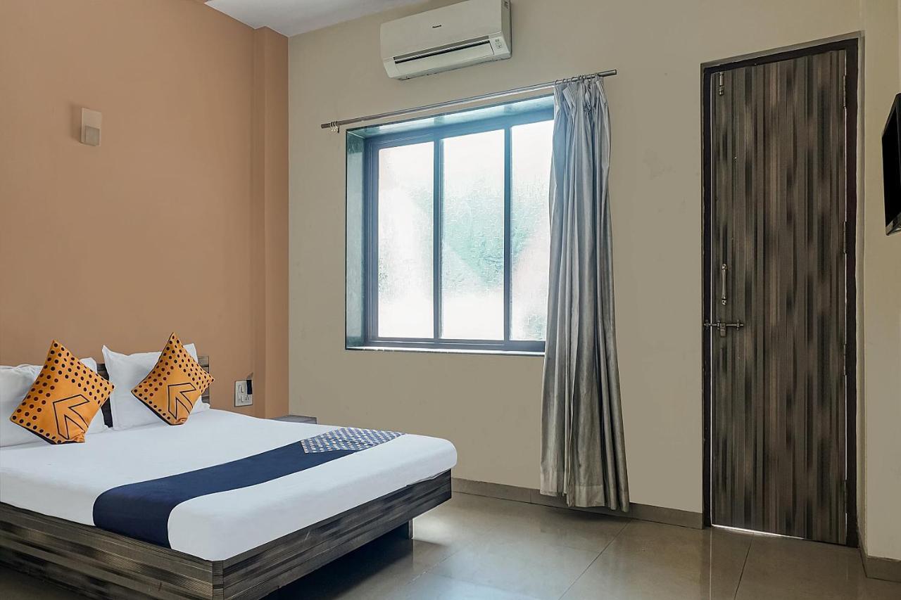 Oyo Flagship 75444 Hotel Kinara Lodging & Boarding Mangvadi エクステリア 写真