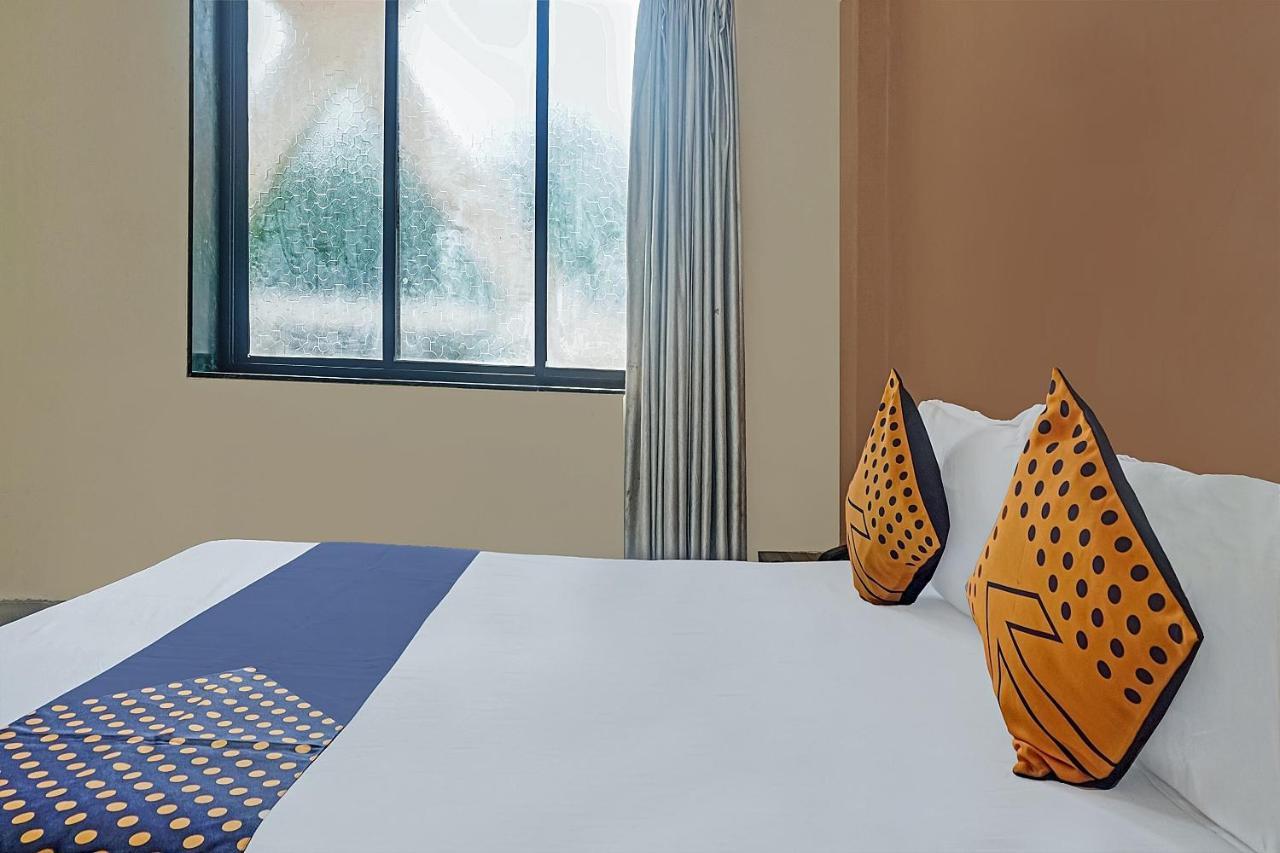 Oyo Flagship 75444 Hotel Kinara Lodging & Boarding Mangvadi エクステリア 写真