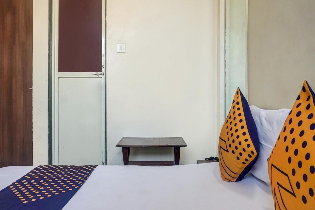 Oyo Flagship 75444 Hotel Kinara Lodging & Boarding Mangvadi エクステリア 写真