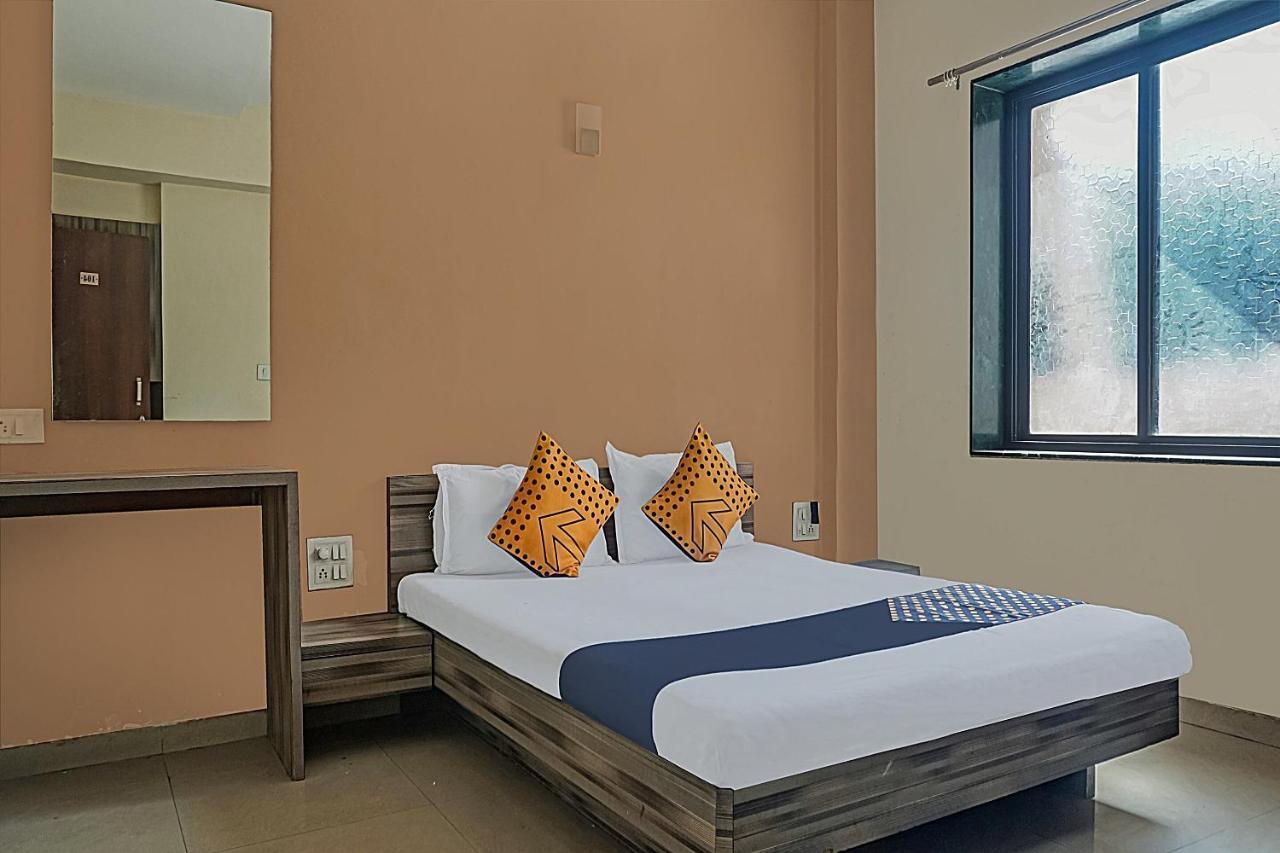 Oyo Flagship 75444 Hotel Kinara Lodging & Boarding Mangvadi エクステリア 写真
