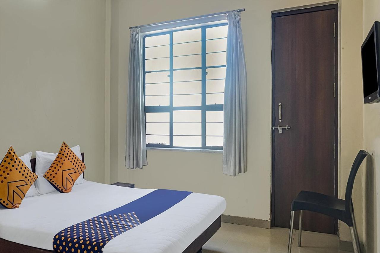 Oyo Flagship 75444 Hotel Kinara Lodging & Boarding Mangvadi エクステリア 写真