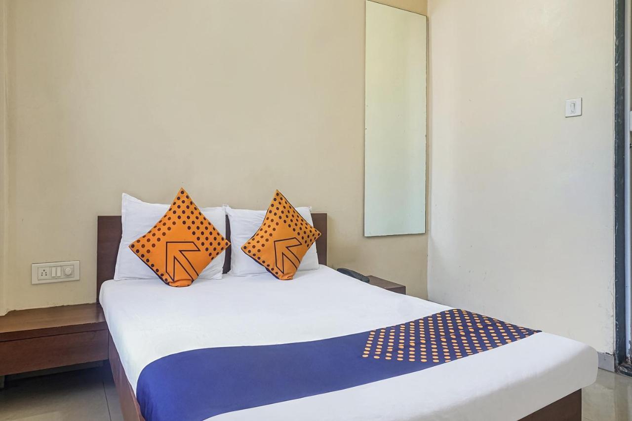 Oyo Flagship 75444 Hotel Kinara Lodging & Boarding Mangvadi エクステリア 写真