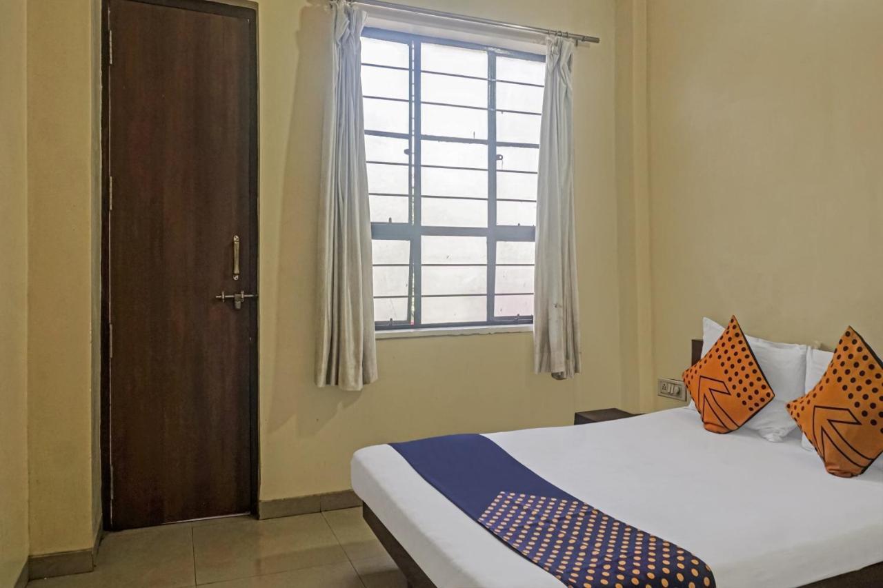 Oyo Flagship 75444 Hotel Kinara Lodging & Boarding Mangvadi エクステリア 写真