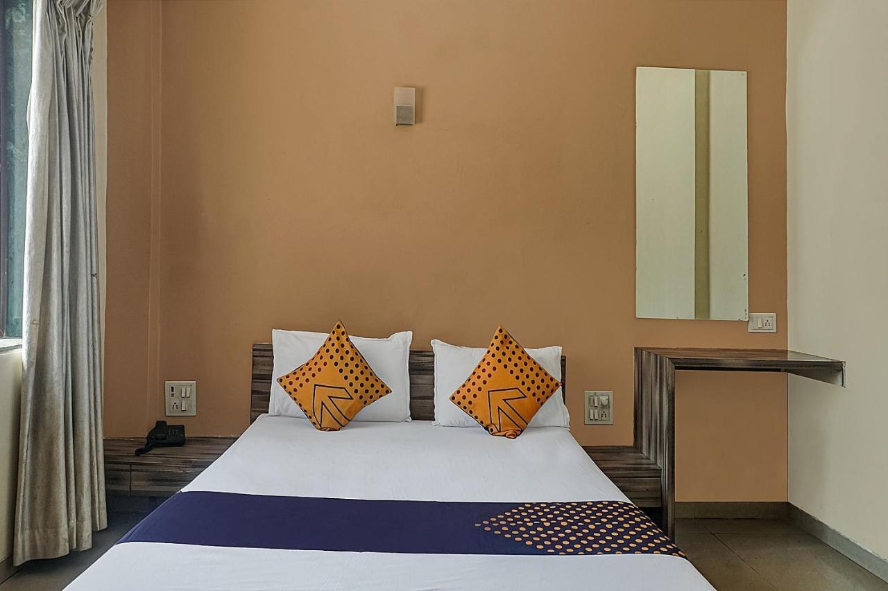 Oyo Flagship 75444 Hotel Kinara Lodging & Boarding Mangvadi エクステリア 写真
