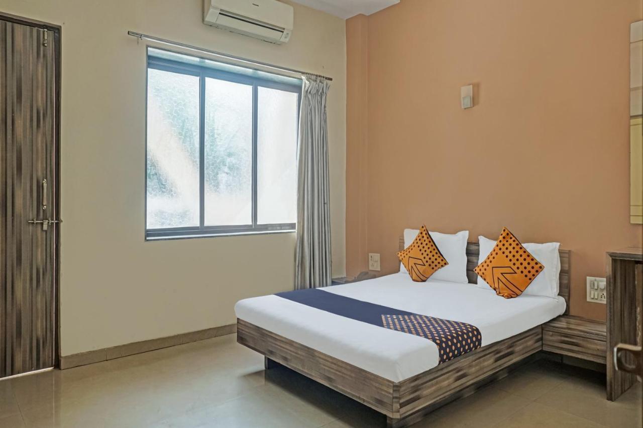 Oyo Flagship 75444 Hotel Kinara Lodging & Boarding Mangvadi エクステリア 写真